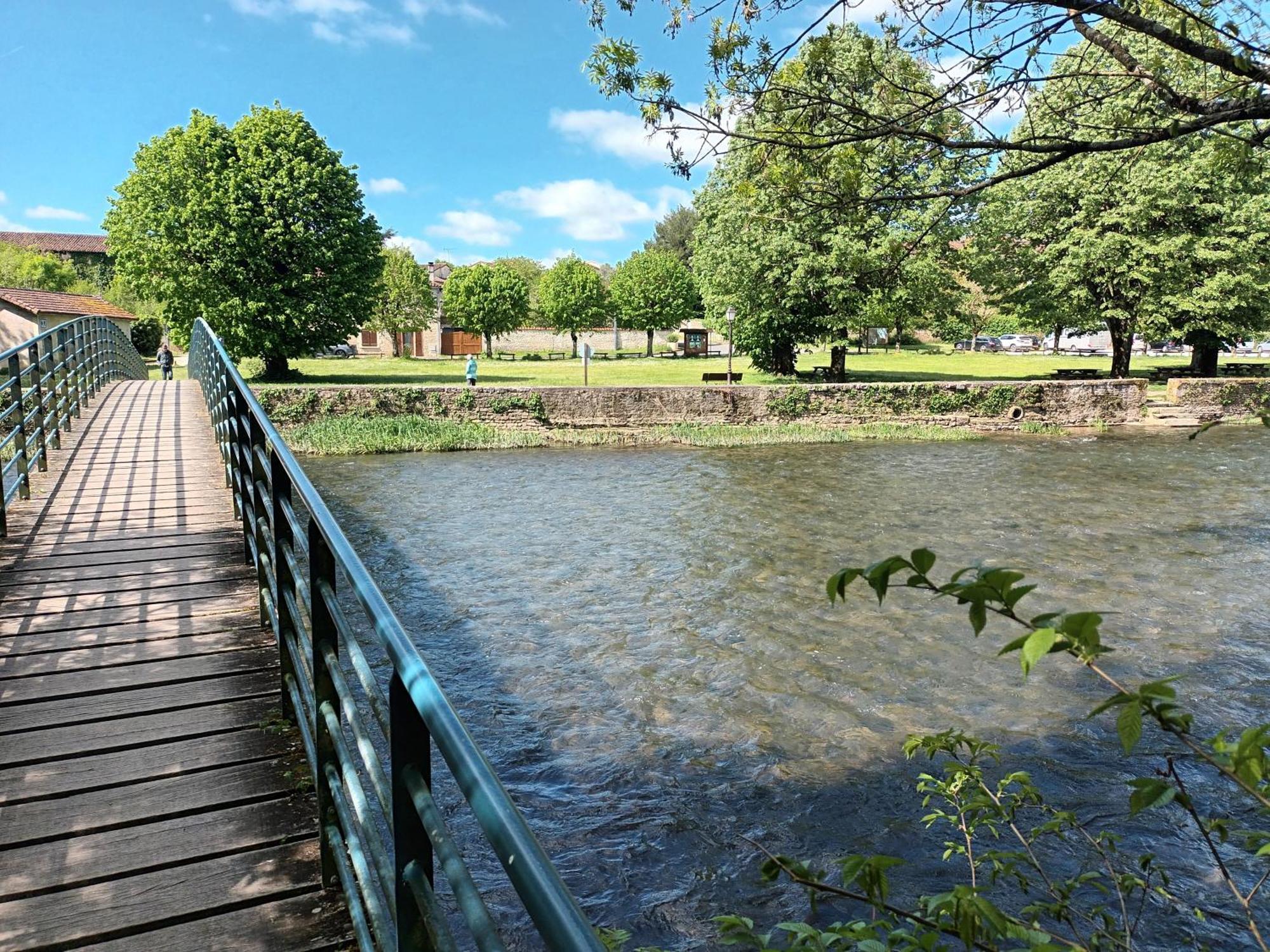 Au Bord De La Riviere Apartment Verteuil-sur-Charente Екстериор снимка